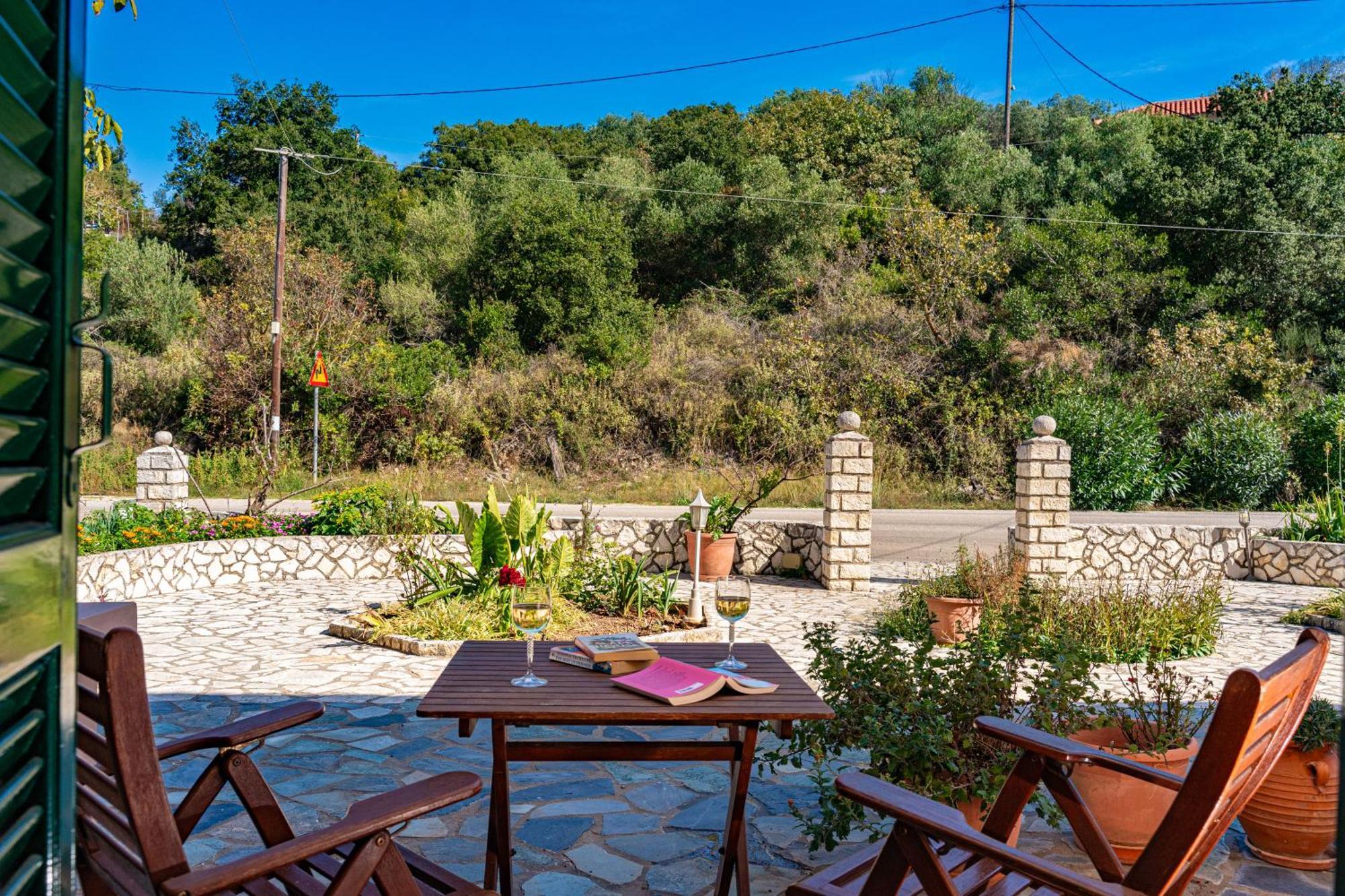 Studios Vrionis Panoramic Sunset Kothréas Exterior foto