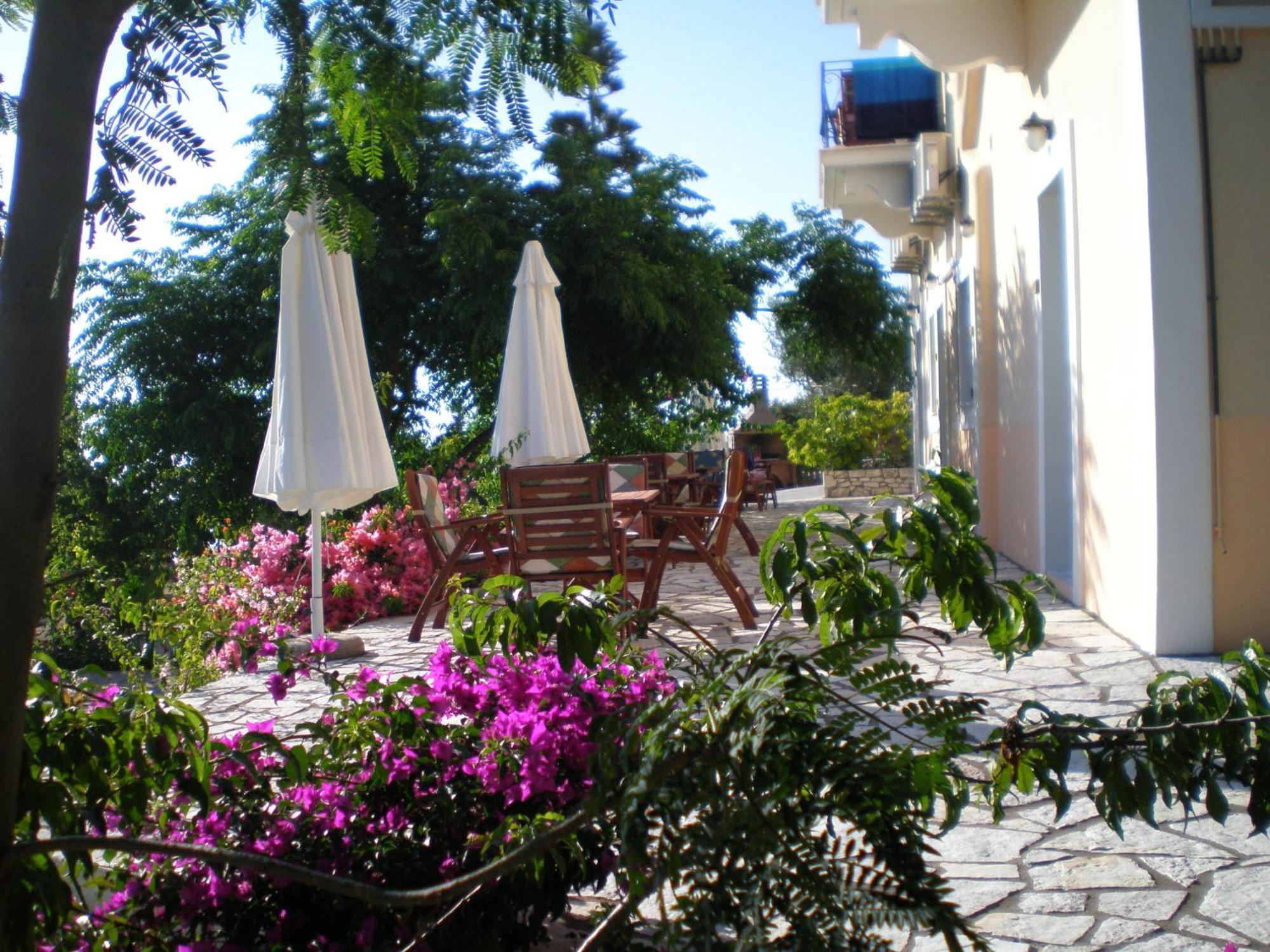 Studios Vrionis Panoramic Sunset Kothréas Exterior foto