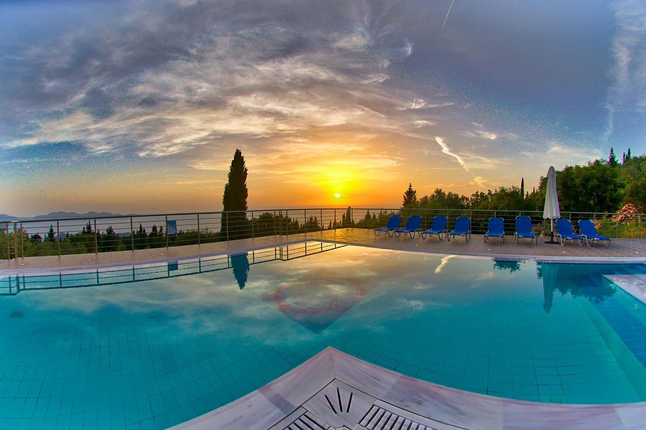 Studios Vrionis Panoramic Sunset Kothréas Exterior foto